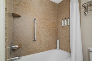Combined shower/bathtub, free toiletries, hair dryer, towels