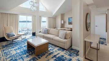 Luxe beddengoed, donzen dekbedden, een kluis op de kamer, een bureau