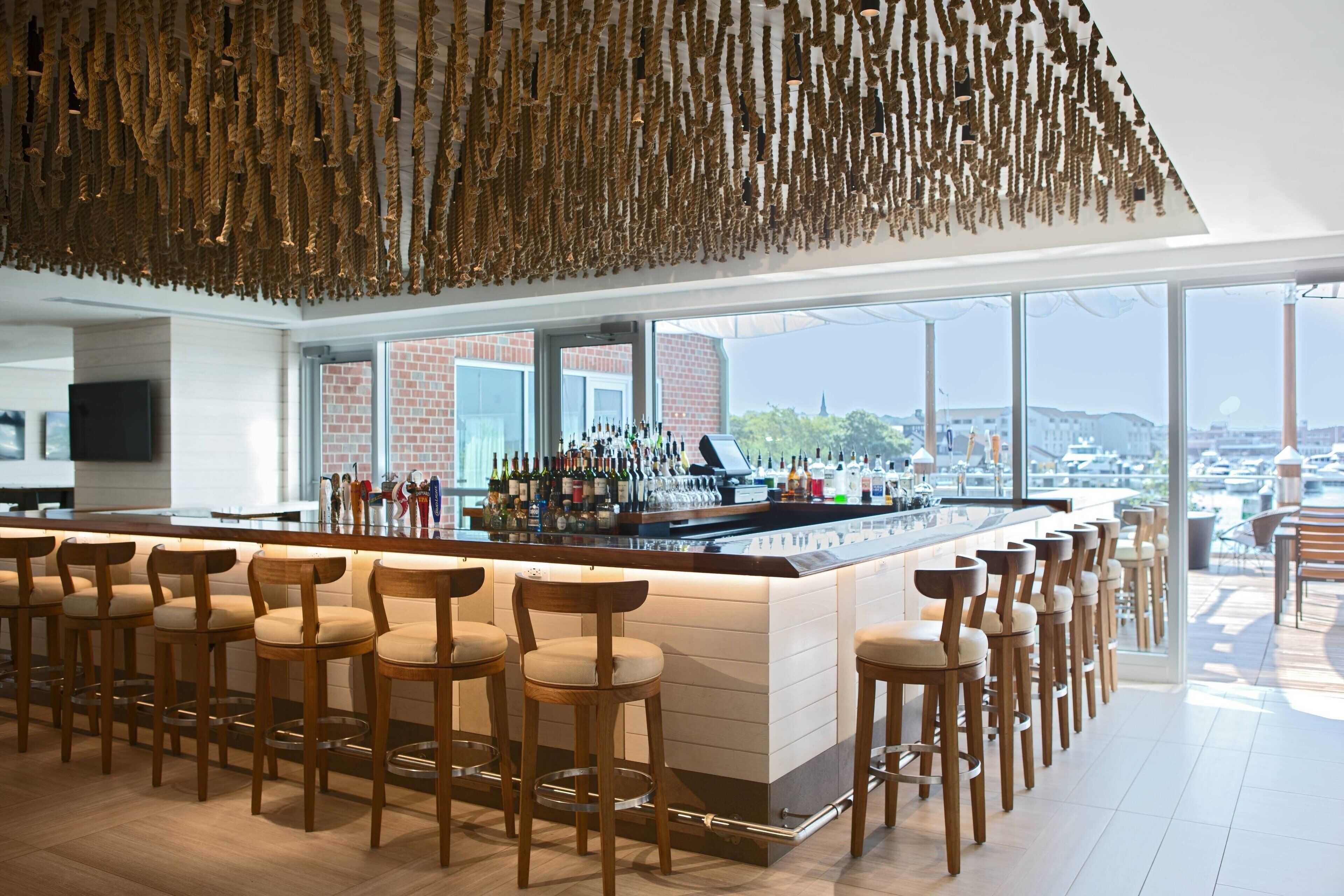 ocean views, serves lunch and dinner