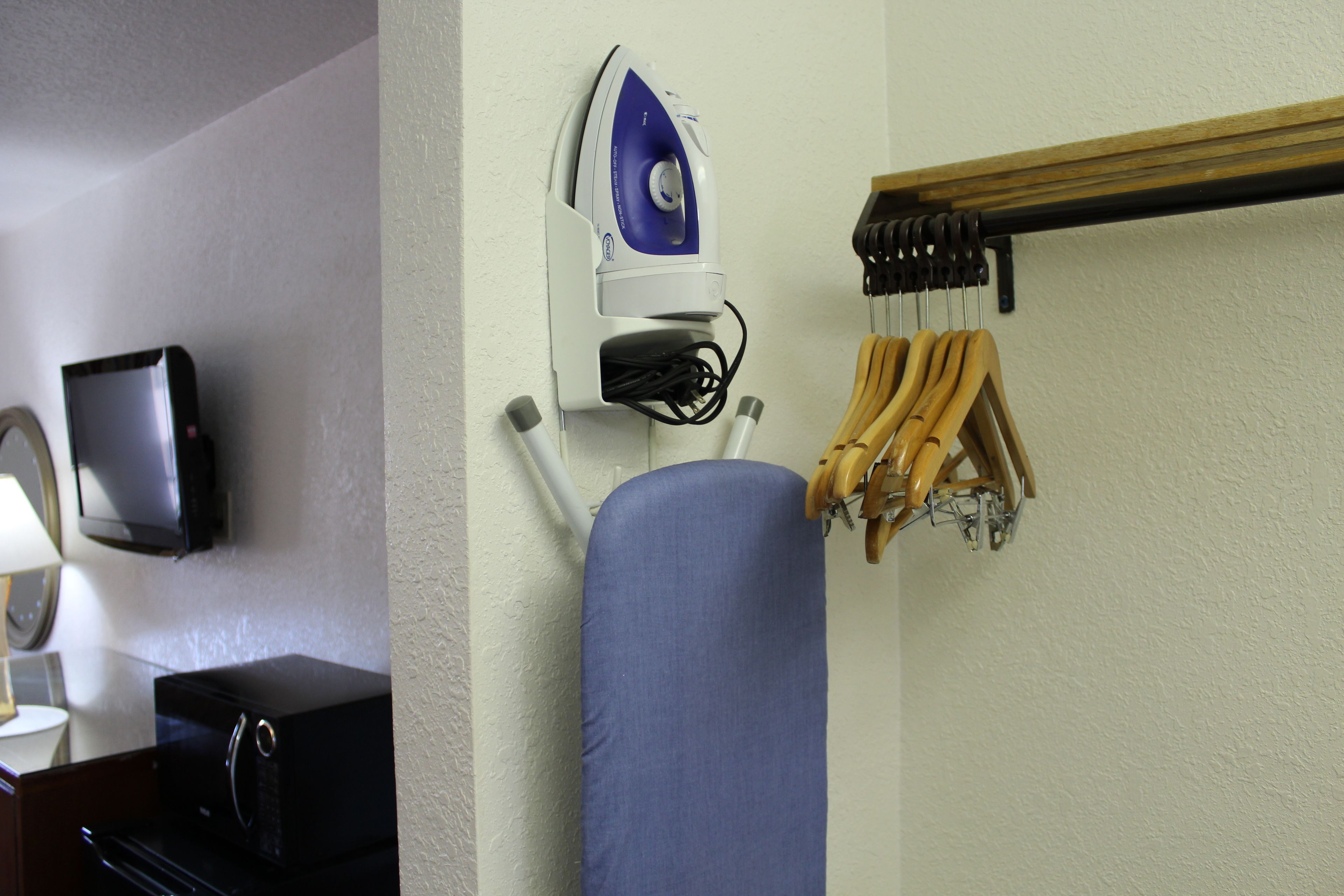 2 queen beds, nonsmoking, exterior corridor | iron/ironing board