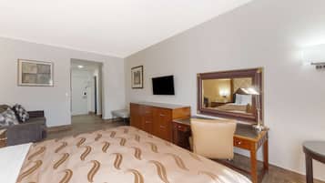 1 King Bed, Nonsmoking, Interior Corridor | Bureau, espace de travail pour ordinateur portable