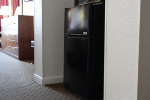 2 King Beds, Nonsmoking, Interior Corridor | Mini-refrigerator