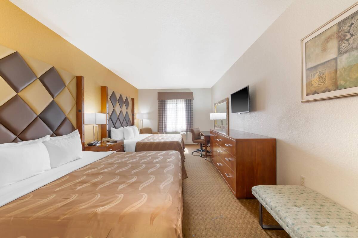2 King Beds, Nonsmoking, Interior Corridor