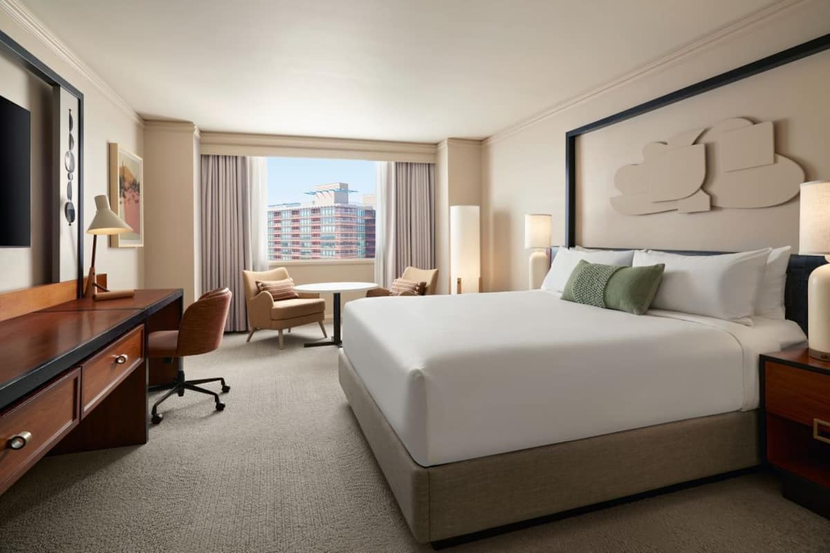 Premium bedding, in-room safe, desk, laptop workspace
