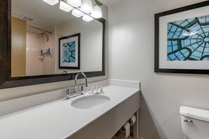 Habitación, 1 cama King size, para no fumadores (Upgrade) | Ropa de cama hipoalergénica y escritorio