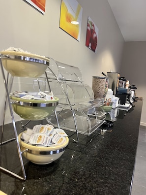 Desayuno continental gratuito y diario