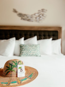 Premier One Bedroom Waterfront Suite Bayview with Sofabed | In-room safe, desk, laptop workspace, iron/ironing board at Bayside Inn Key Largo