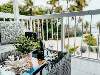 Premier One Bedroom Waterfront Suite Bayview with Sofabed | In-room safe, desk, laptop workspace, iron/ironing board at Bayside Inn Key Largo