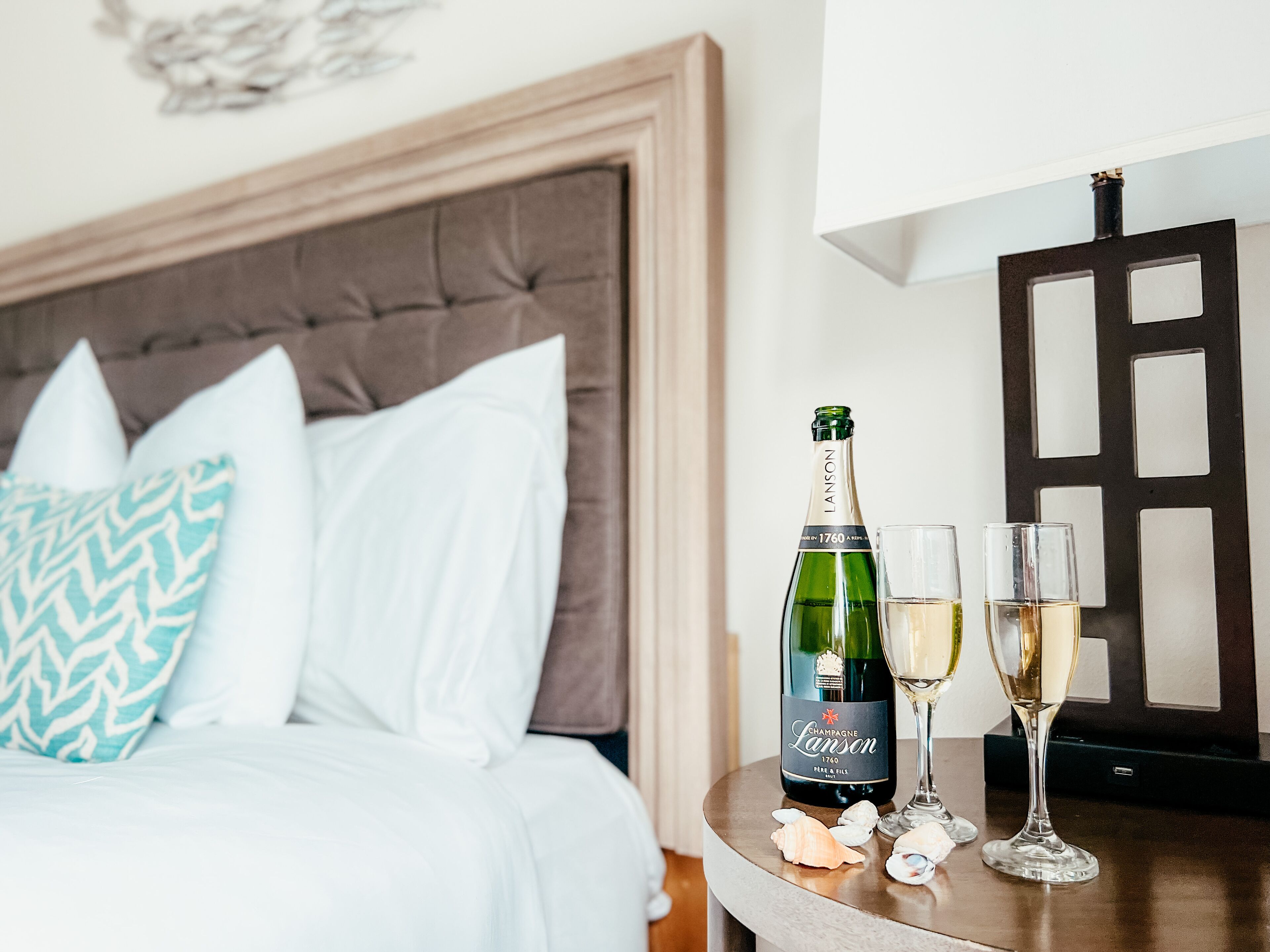 Premier One Bedroom Waterfront Suite Bayview with Sofabed | In-room safe, desk, laptop workspace, iron/ironing board