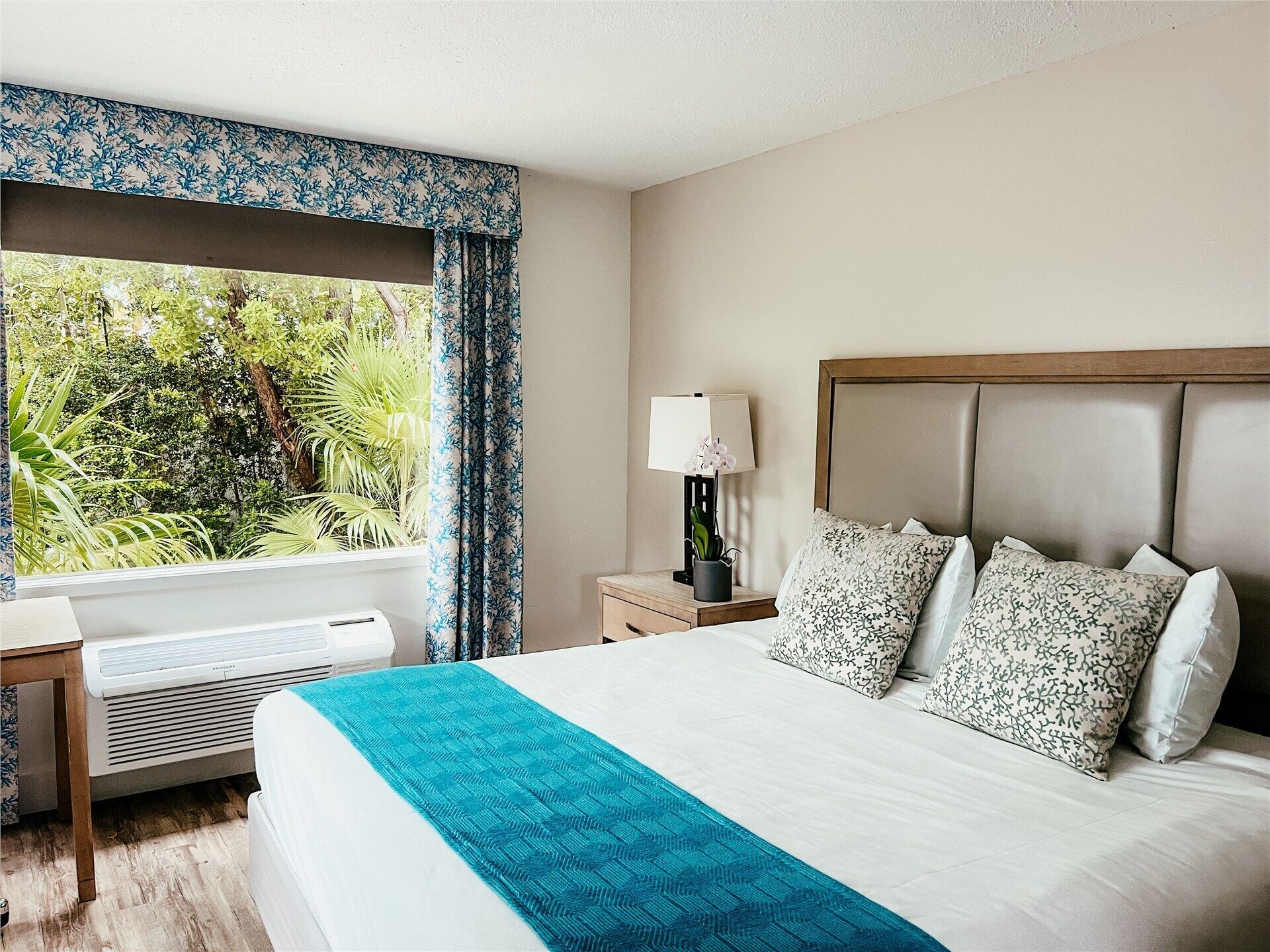 Coffres-forts dans les chambres, bureau