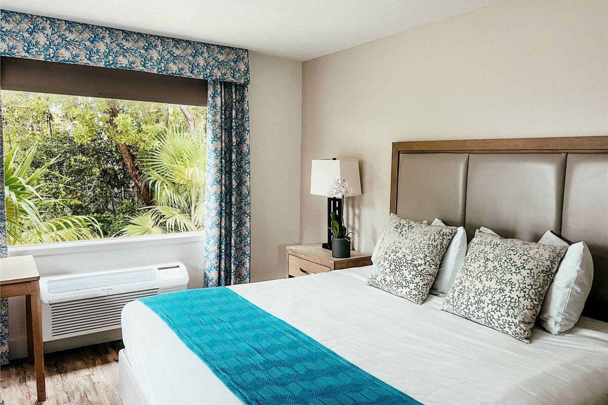 In-room safe, desk, laptop workspace, iron/ironing board