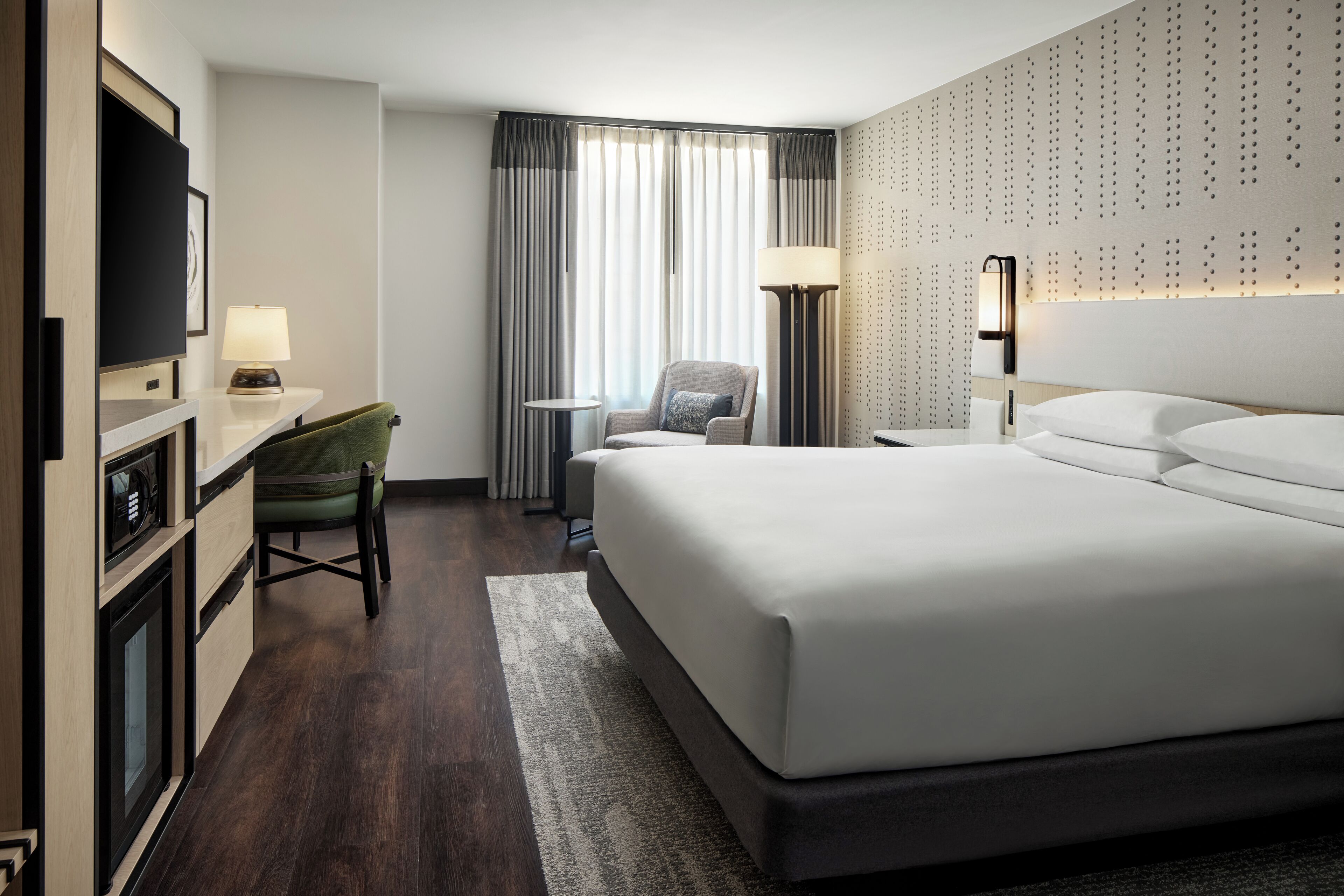 Ylelliset vuodevaatteet, untuvapeitot, pillowtop-patjalliset sängyt