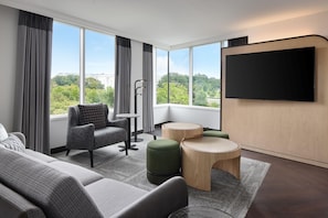 Premium bedding, down comforters, pillowtop beds, in-room safe - Hyatt Regency Washington on Capitol Hill (Washington)