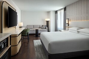 客房, 1 張特大雙人床, 轉角 | 高級寢具、羽絨被、特厚豪華床墊、房內夾萬