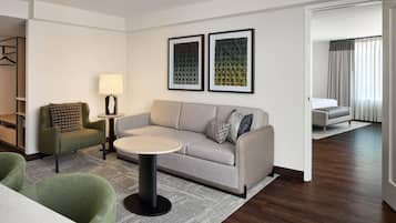 Executive Suite | Premium bedding, down comforters, pillowtop beds, in-room safe