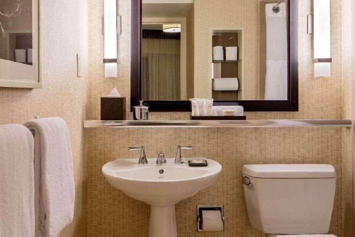 Bathroom | Free toiletries, hair dryer, towels, soap