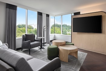 Premium bedding, down comforters, pillowtop beds, in-room safe at Hyatt Regency Washington on Capitol Hill