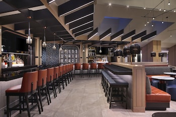 Hotel entrance and lobby at Hyatt Regency Washington on Capitol Hill