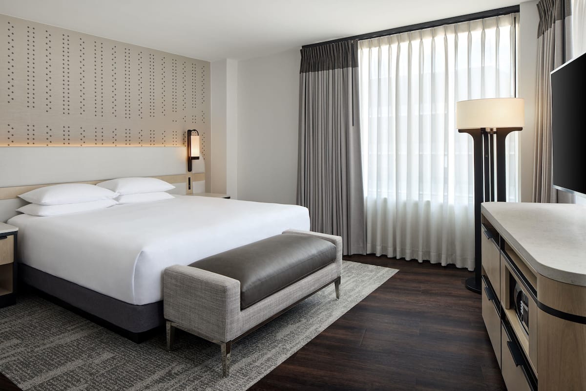 Executive Suite | Premium bedding, down comforters, pillowtop beds, in-room safe