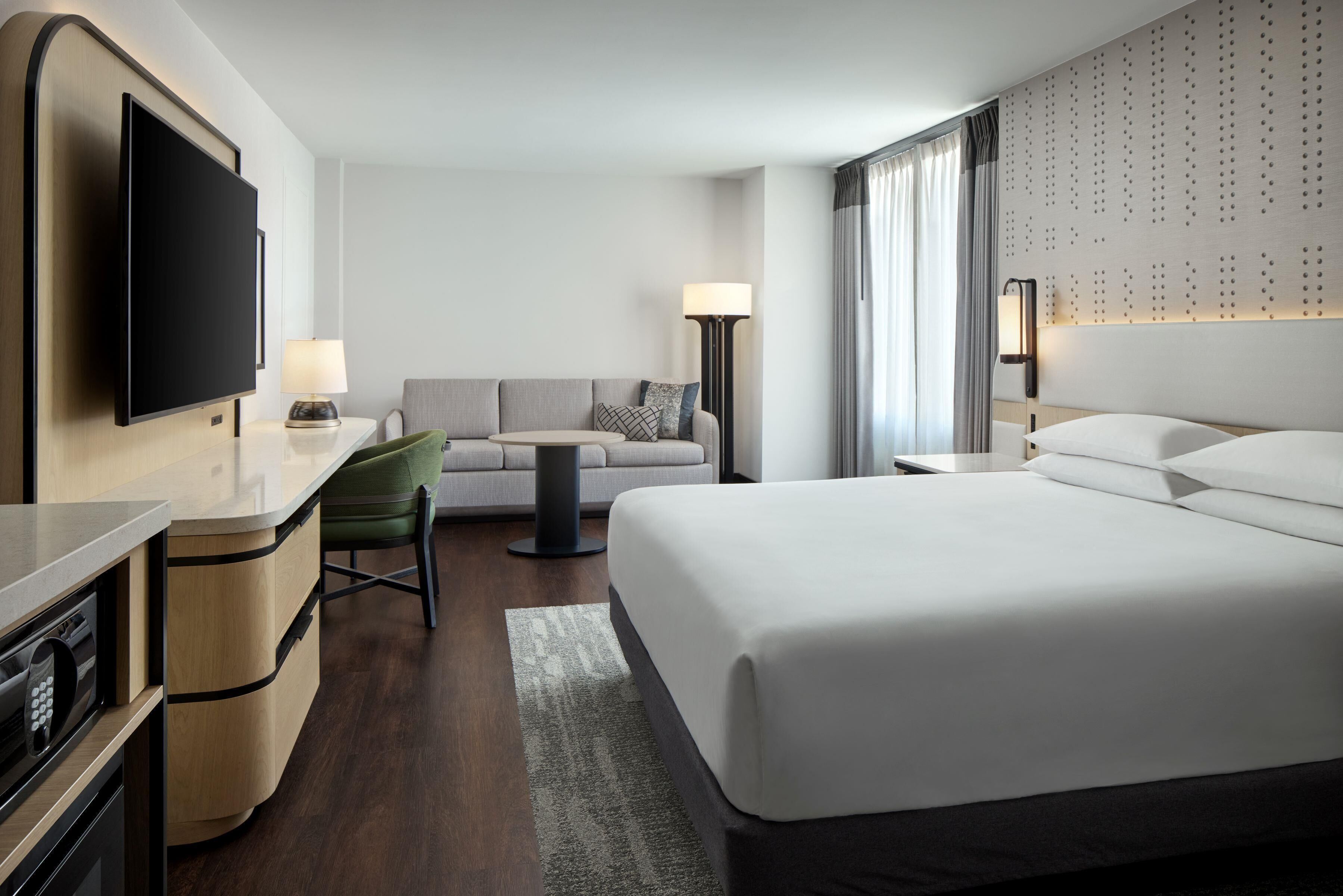 Room, 1 King Bed, Corner | Premium bedding, down comforters, pillowtop beds, in-room safe