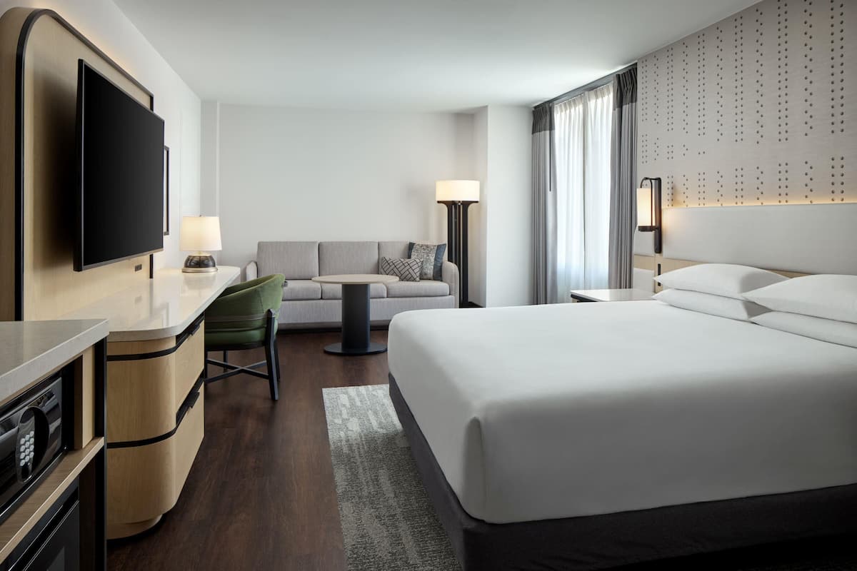 Room, 1 King Bed, Corner | Premium bedding, down comforters, pillowtop beds, in-room safe