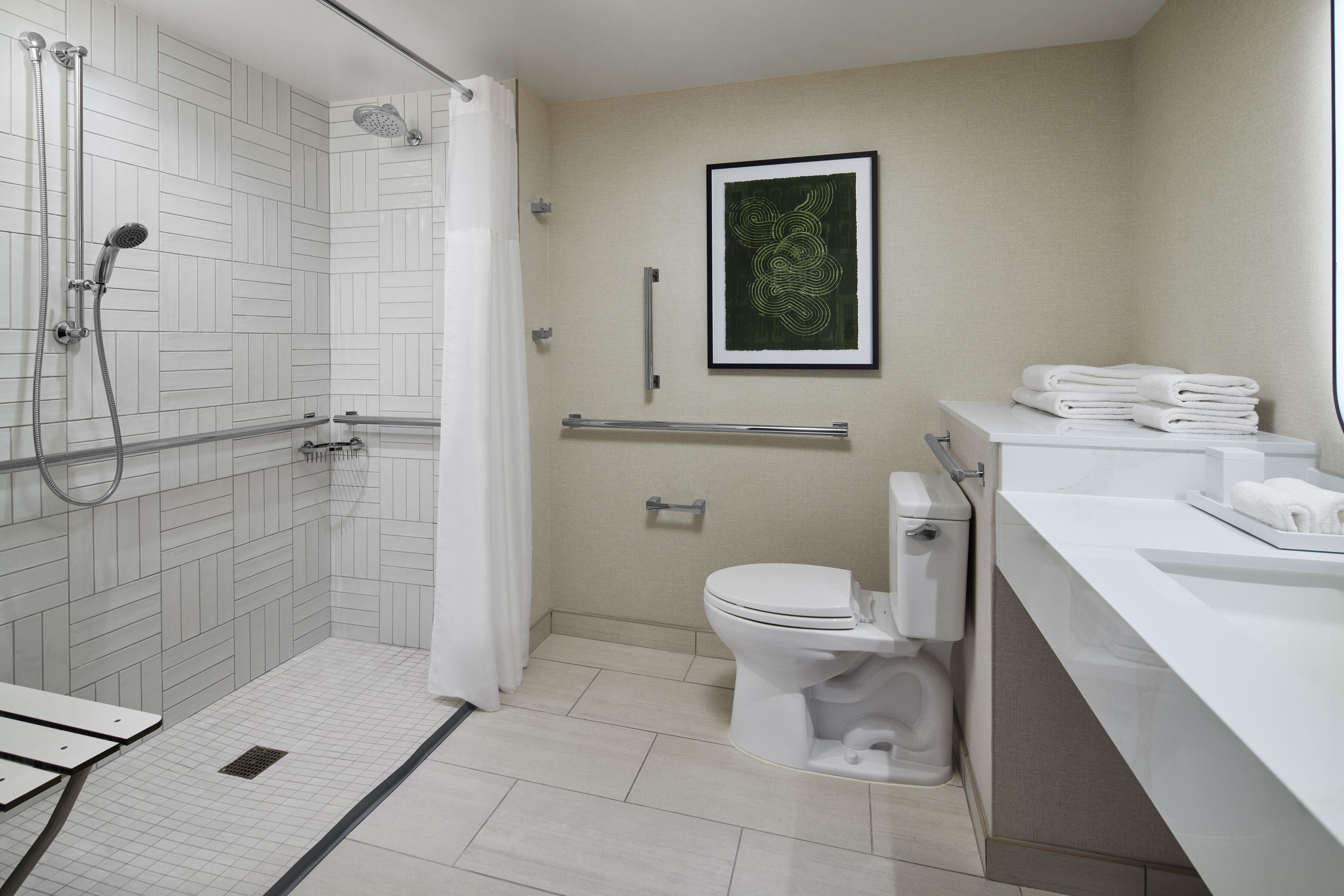 Articles de toilette gratuits, sèche-cheveux, serviettes fournies, savon