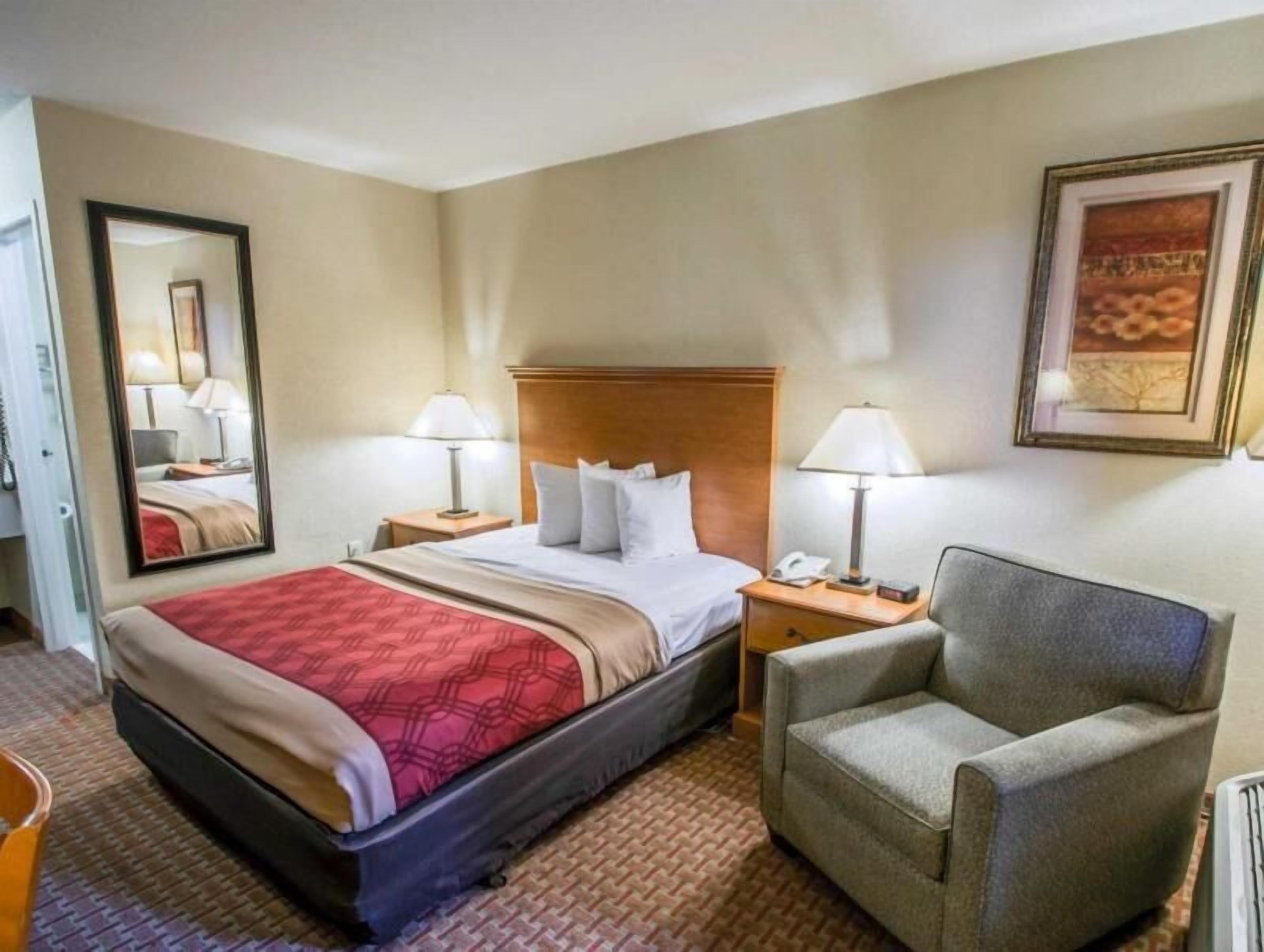 Caja de seguridad en la habitación, escritorio y cortinas blackout 