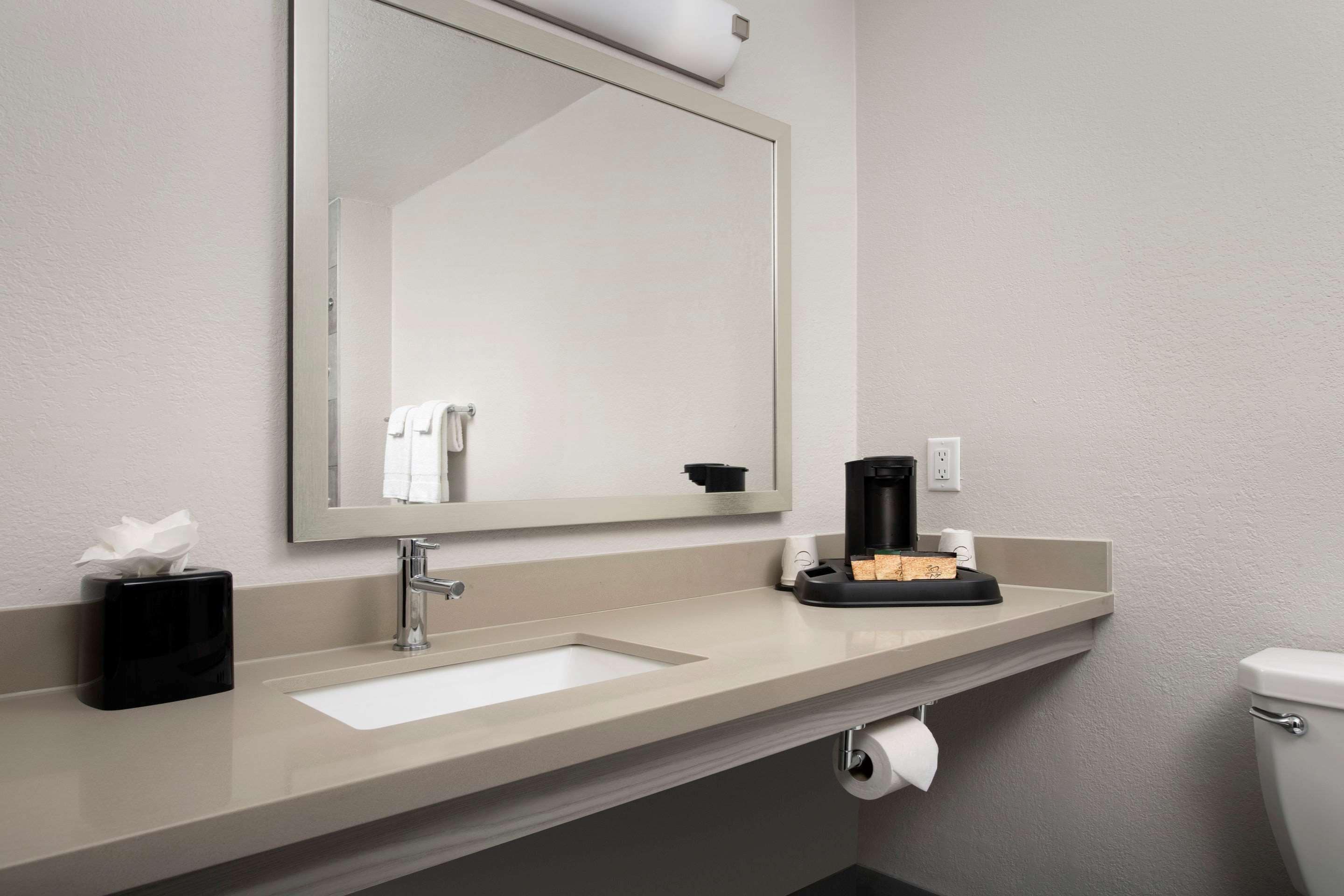 room, 1 king bed, accessible, non smoking | in-room safe, desk, blackout curtains, iron/ironing board