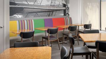 Termasuk sarapan penuh setiap hari