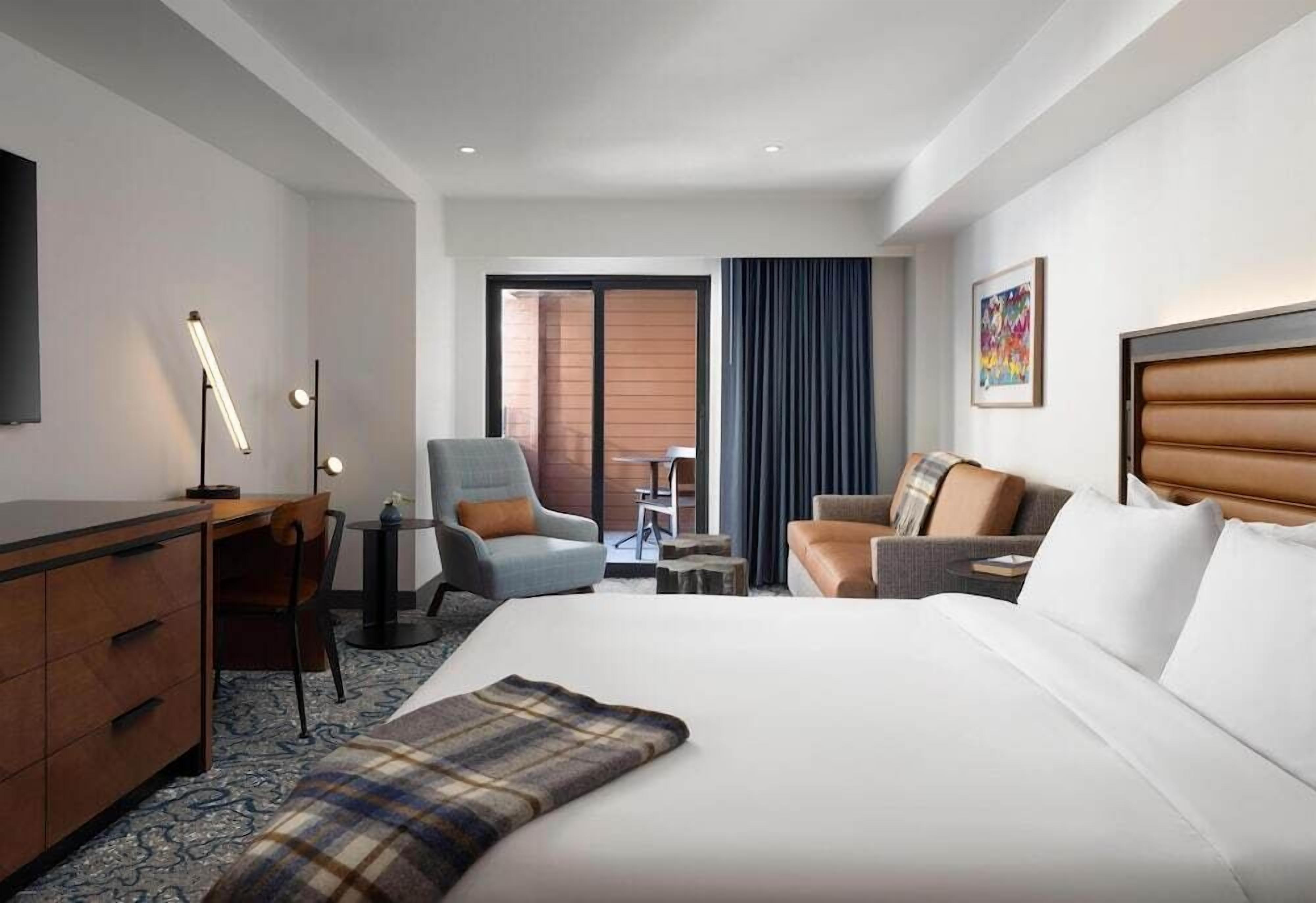 Luxe beddengoed, een kluis op de kamer, een bureau