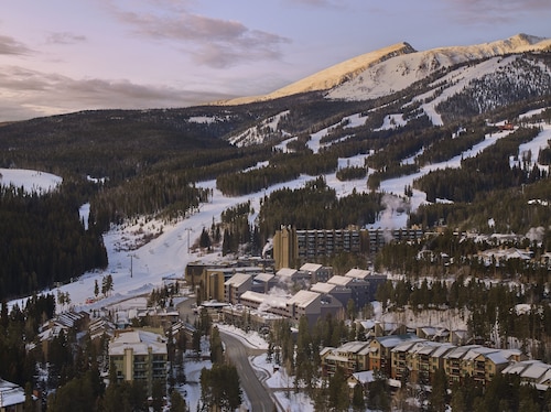 Hotel Alpenrock Breckenridge, Curio Collection by Hilton