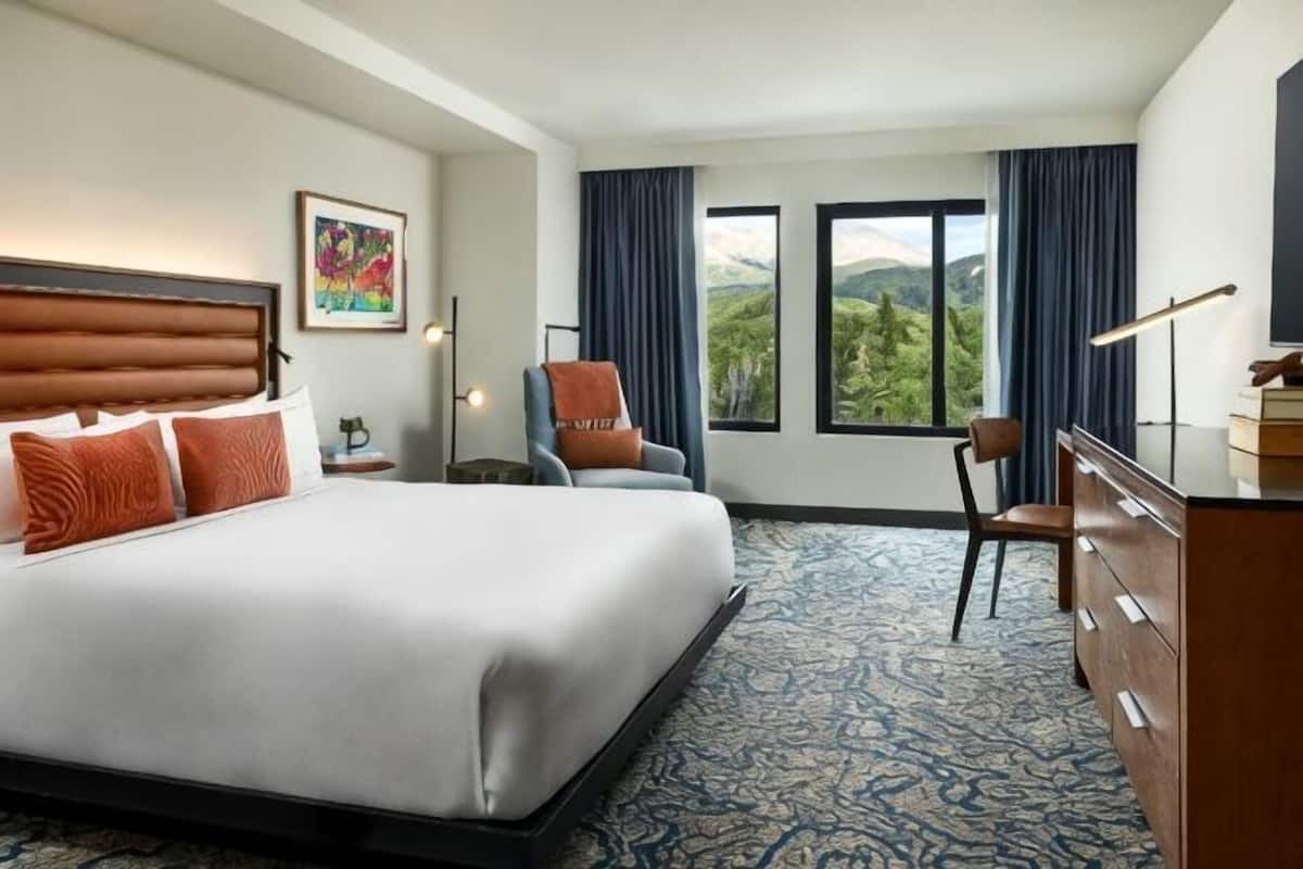 Premium bedding, in-room safe, desk, blackout curtains