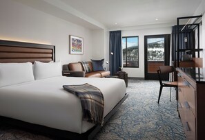 Junior Suite, 1 Katil Raja (King) | Peralatan tempat tidur premium, peti besi dalam bilik, meja 