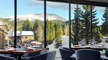 Breakfast and dinner served