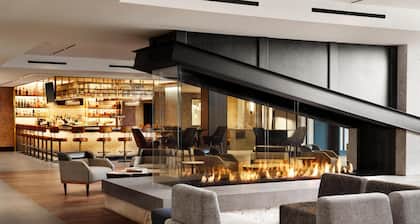 Hotel Alpenrock Breckenridge, Curio Collection by Hilton