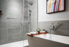 Dusche im Bad