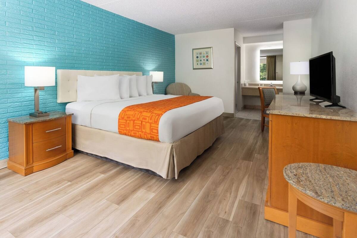 Iron/ironing board (on request), free WiFi, bed sheets