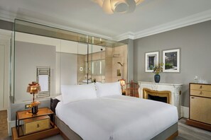 Premium Room, 1 King Bed | Bathroom | Designer toiletries, hair dryer, bathrobes, slippers