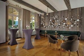 Cocktail bar