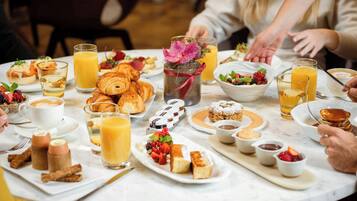 Daily continental breakfast (CHF 55 per person)