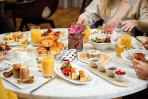 Daily continental breakfast (CHF 55 per person)