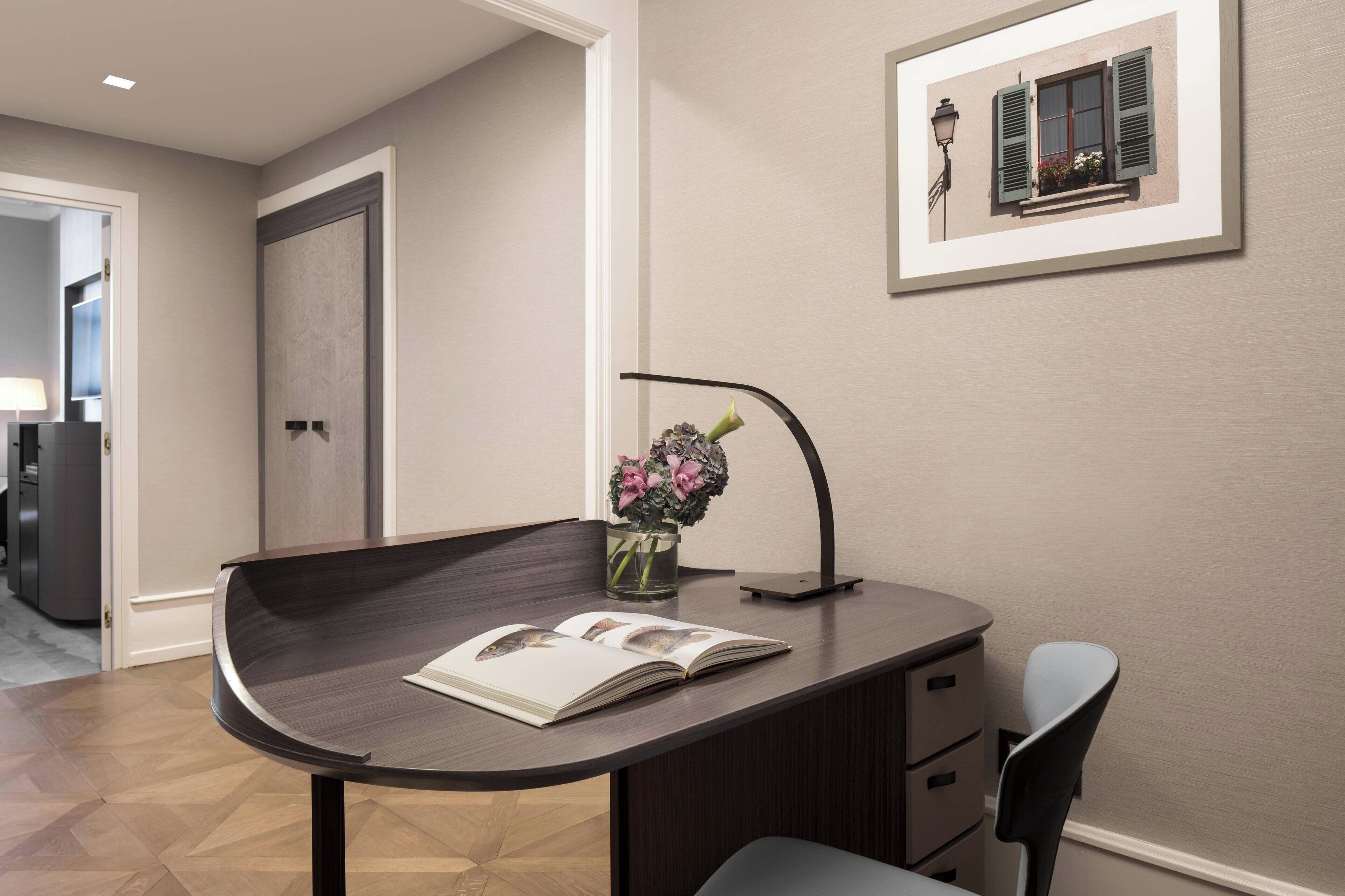 classic room, 1 king bed, non smoking, garden view | 1 bedroom, hypo-allergenic bedding, pillow-top beds, minibar