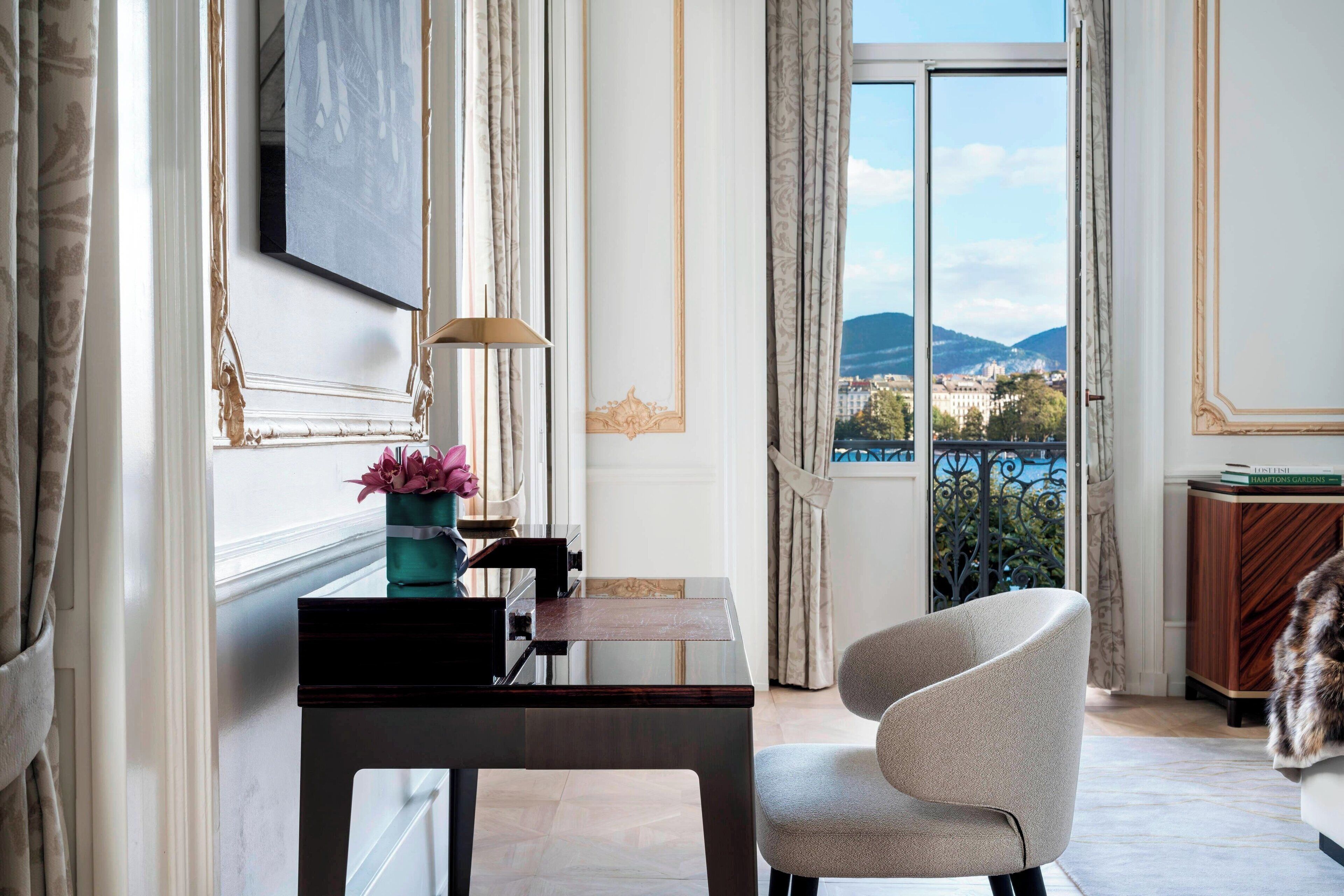 presidential suite, 1 bedroom, non smoking | 1 bedroom, hypo-allergenic bedding, pillow-top beds, minibar