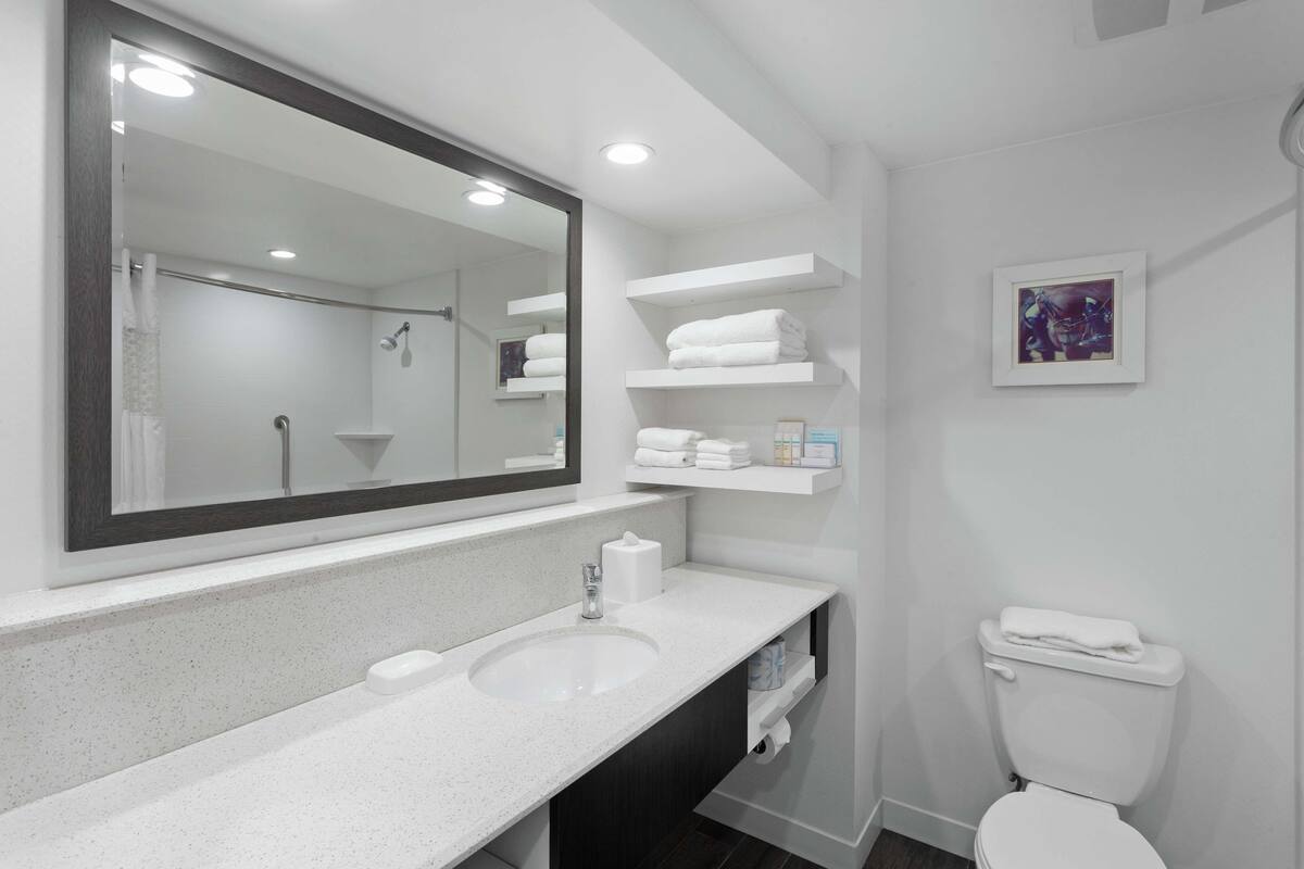 free toiletries, hair dryer