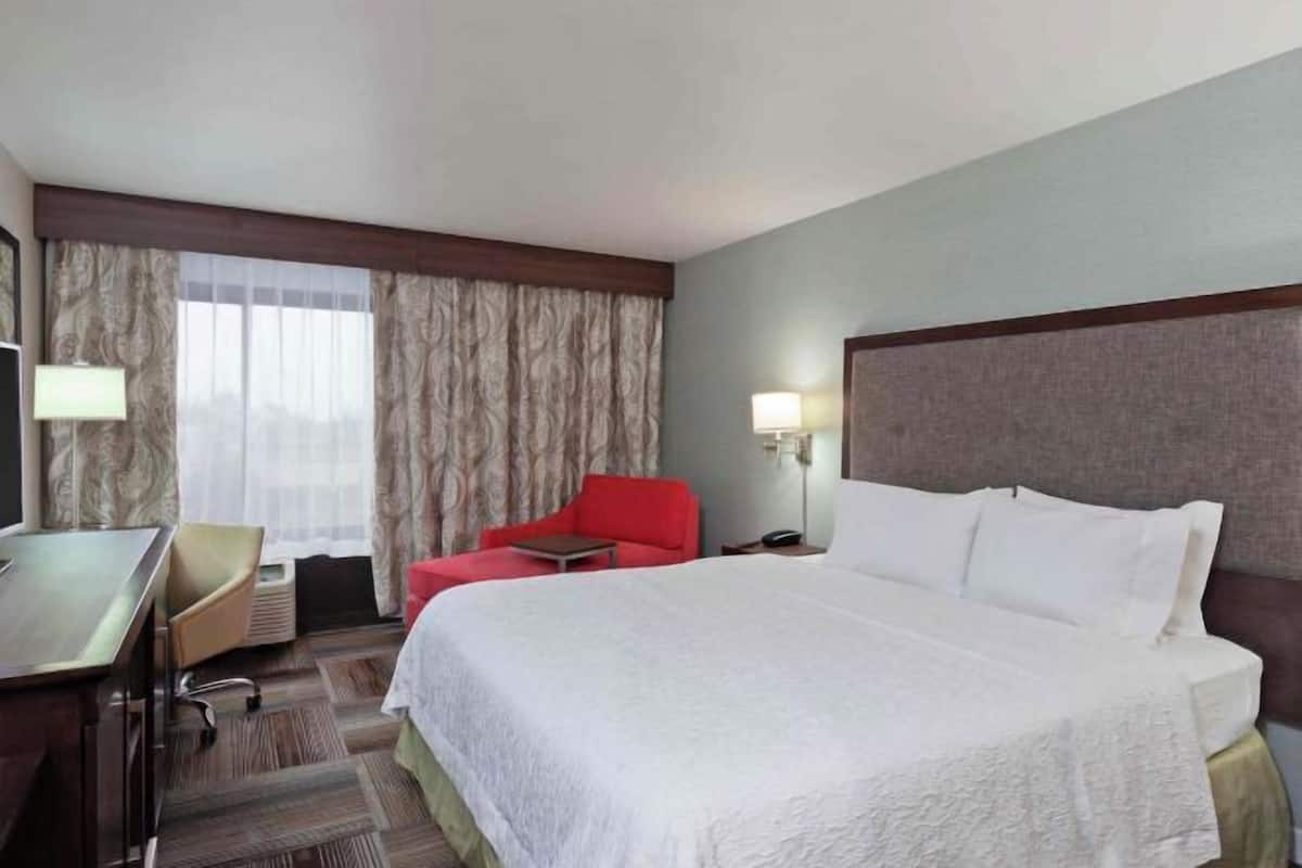 Allergikerbettwaren, Schreibtisch, Bügeleisen/Bügelbrett