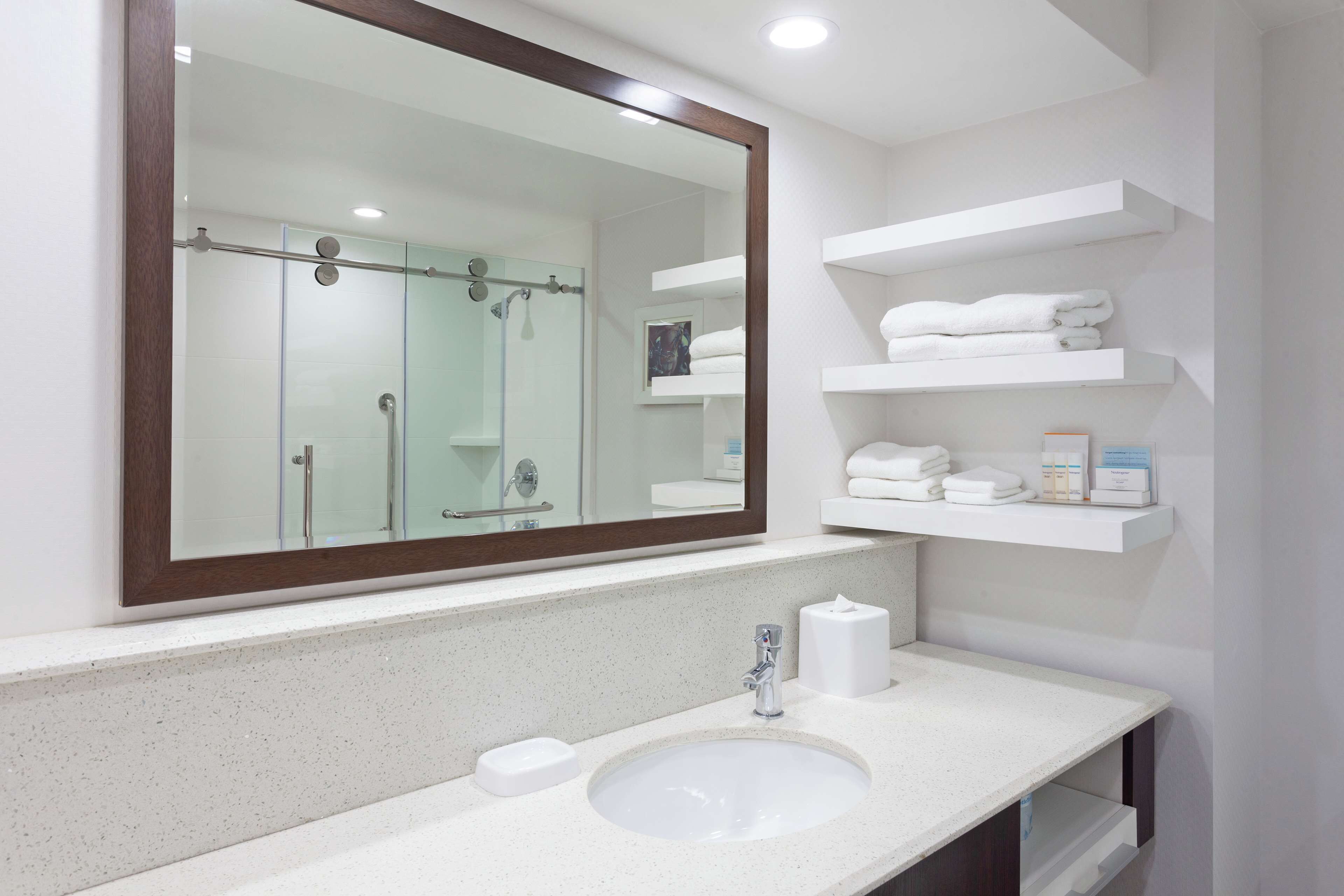 free toiletries, hair dryer