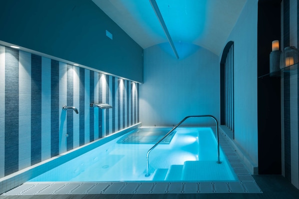 Couples treatment room(s), body treatments, body wraps, facials