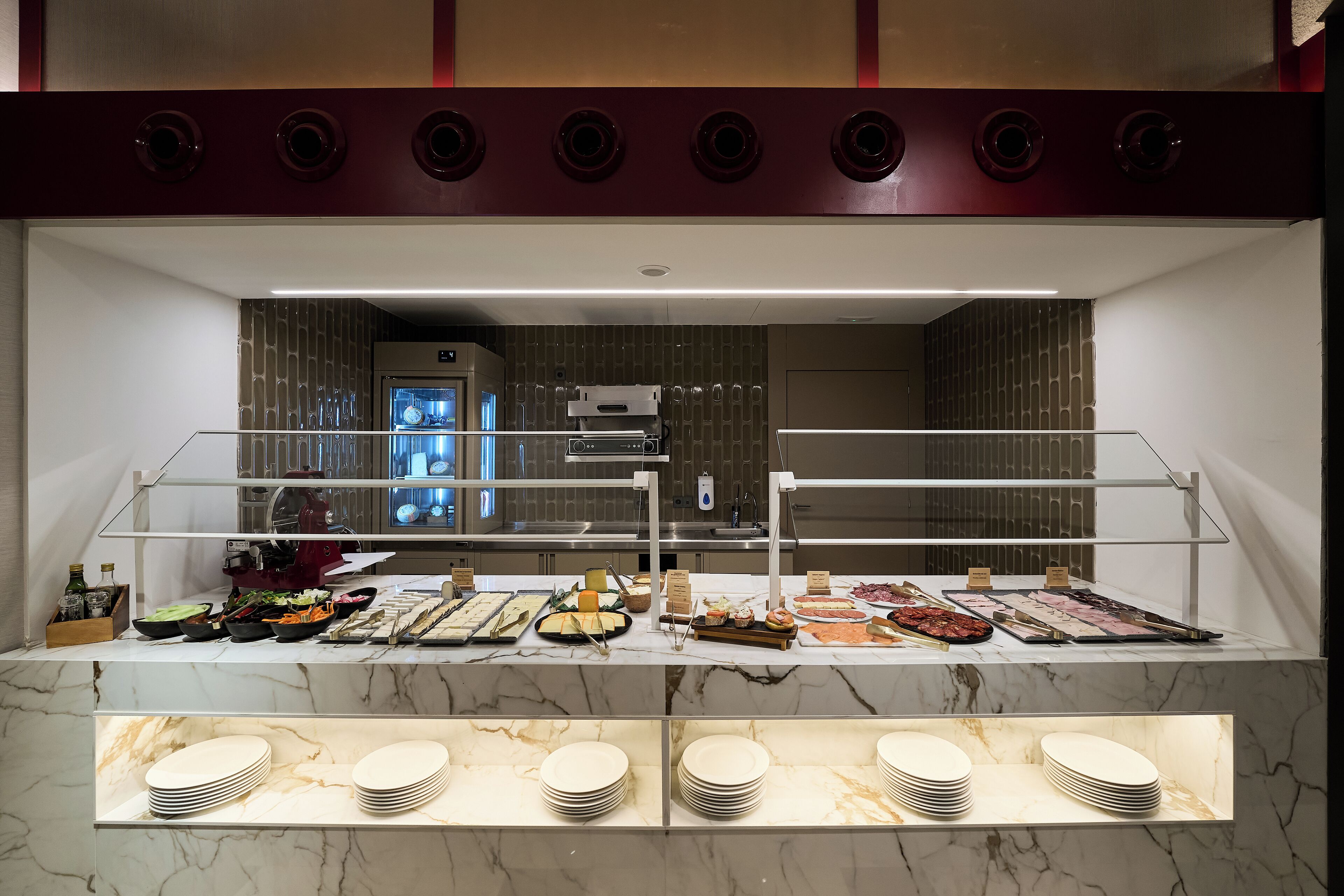 daily buffet breakfast (eur 25 per person)