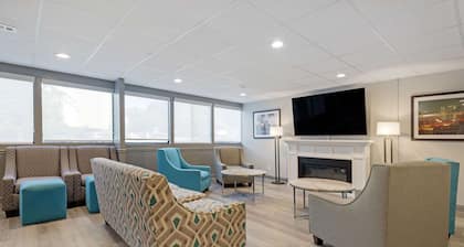 Clarion Hotel & Suites BWI Airport North