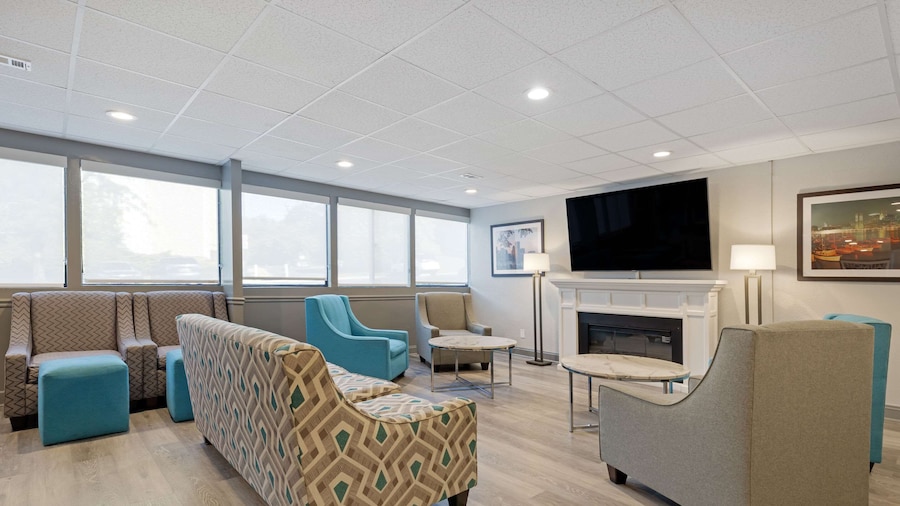 Clarion Hotel & Suites BWI Airport North